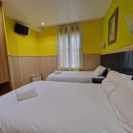Pension Izar Bat Guesthouse San Sebastian Buitenkant foto