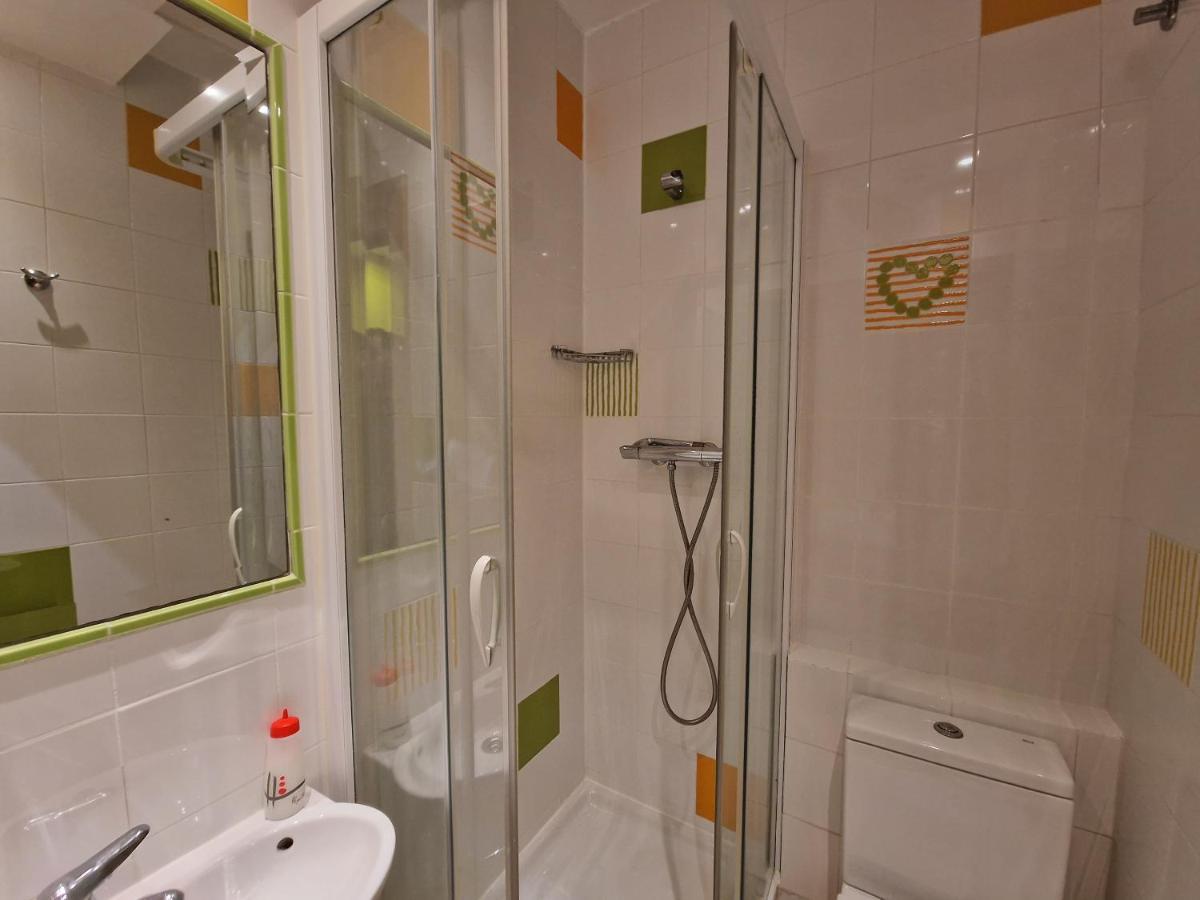 Pension Izar Bat Guesthouse San Sebastian Buitenkant foto
