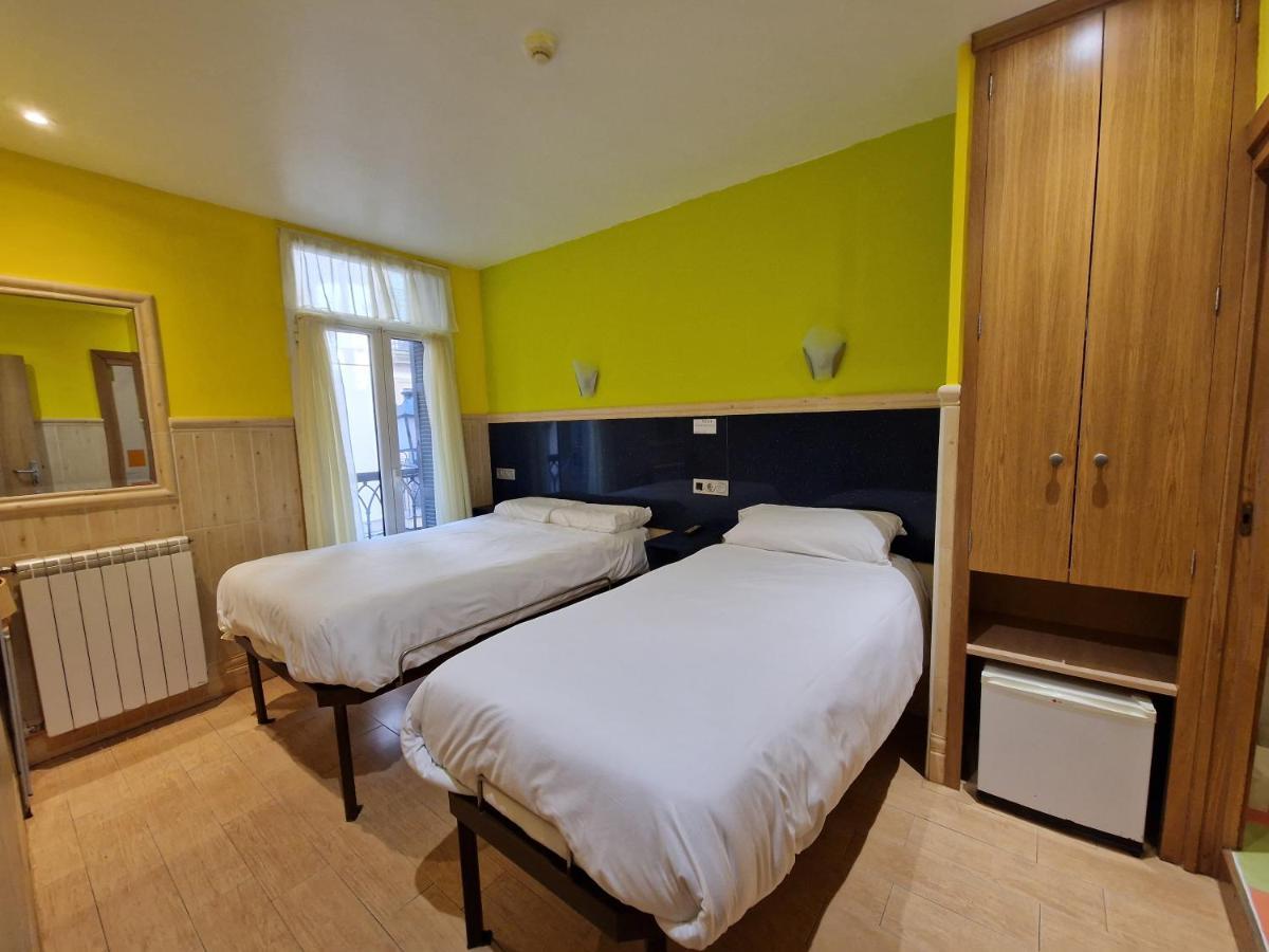 Pension Izar Bat Guesthouse San Sebastian Buitenkant foto